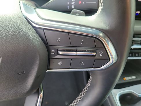 Used 2025 Chevrolet Traverse LT w/ Driver Confidence Package image 30