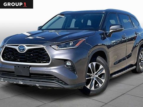 Used 2021 Toyota Highlander XLE image 1