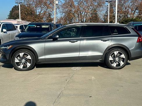 Used 2020 Volvo V60 T5 Cross Country image 6