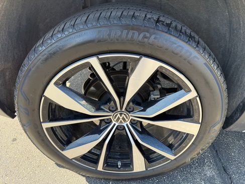 Used 2025 Volkswagen Atlas Cross Sport SEL Premium R-Line image 10