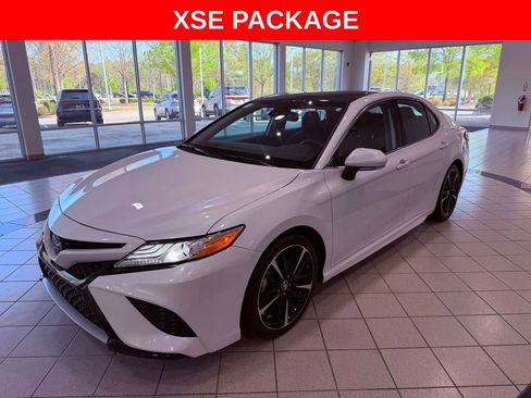 Used 2020 Toyota Camry XSE image 3