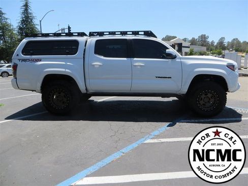 Used 2021 Toyota Tacoma TRD Sport image 6