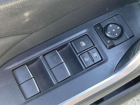 Used 2022 Toyota RAV4 XLE Premium image 18