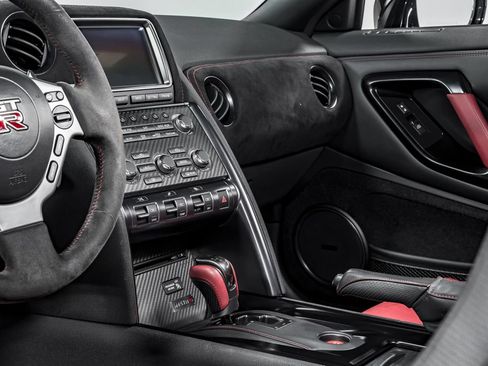 Used 2016 Nissan GT-R NISMO AWD/4WD image 20