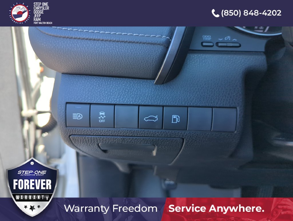 Used 2018 Toyota Camry SE FWD image 19