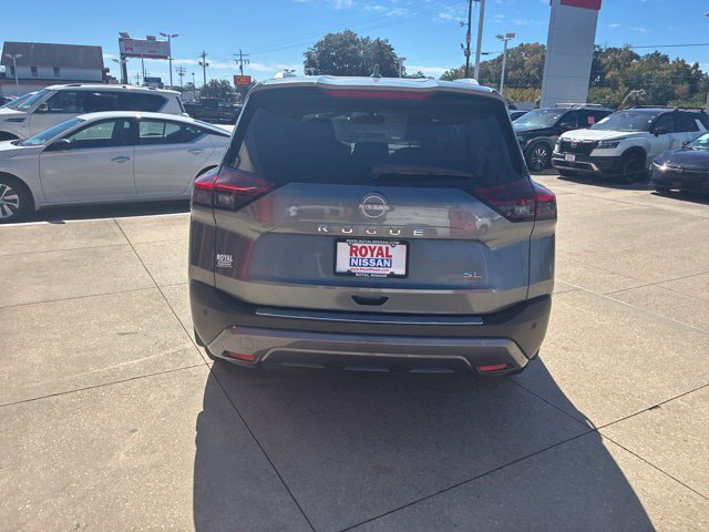 Used 2023 Nissan Rogue SL w/ SL Premium Package FWD image 6