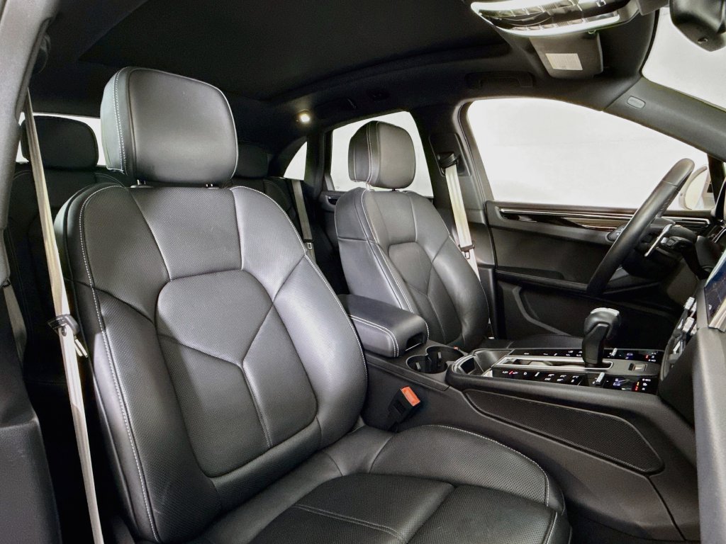 Certified 2026 Porsche Macan S AWD/4WD image 18