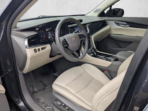 Used 2023 Cadillac XT6 Premium Luxury image 9