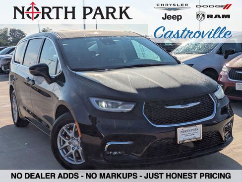 New 2026 Chrysler Pacifica Select image 1