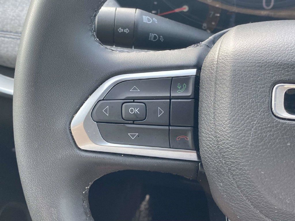 Used 2024 Jeep Compass Latitude AWD/4WD image 19