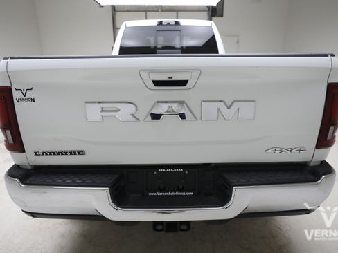 Used 2025 RAM 3500 Laramie AWD/4WD image 4