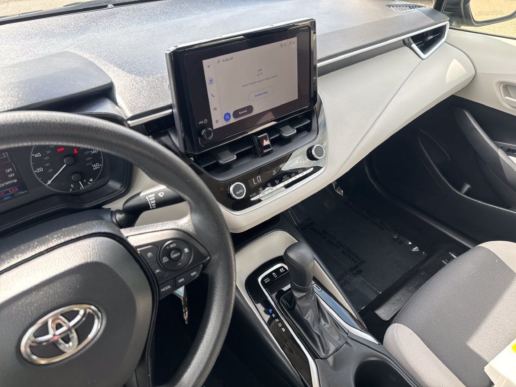 Used 2025 Toyota Corolla LE AWD/4WD image 21