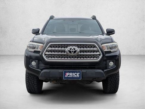 Used 2017 Toyota Tacoma TRD Off-Road w/ Tow Package (A/T) image 2