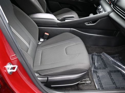 Used 2024 Hyundai Elantra SE image 37