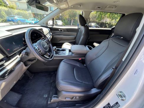 Used 2026 Kia Carnival FWD image 24