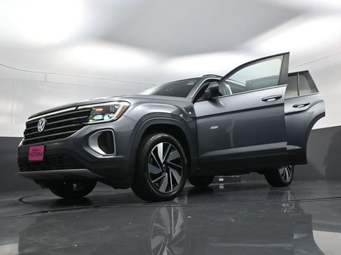Used 2025 Volkswagen Atlas SE FWD image 18