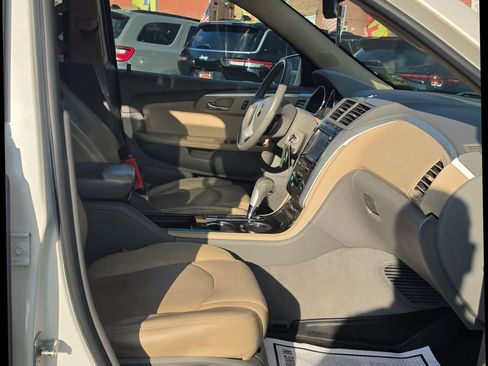Used 2011 Chevrolet Traverse LT w/ Personal Connectivity Package FWD image 15