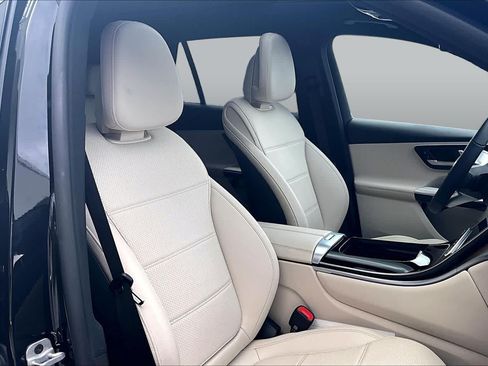 Used 2025 Mercedes-Benz GLC 300 image 9