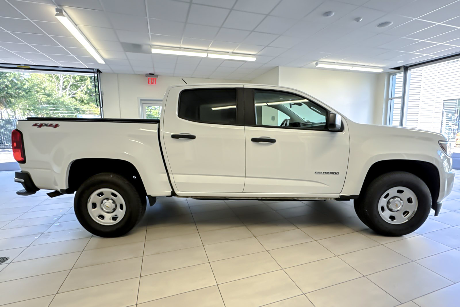 Used 2020 Chevrolet Colorado W/T w/ WT Convenience Package AWD/4WD image 3
