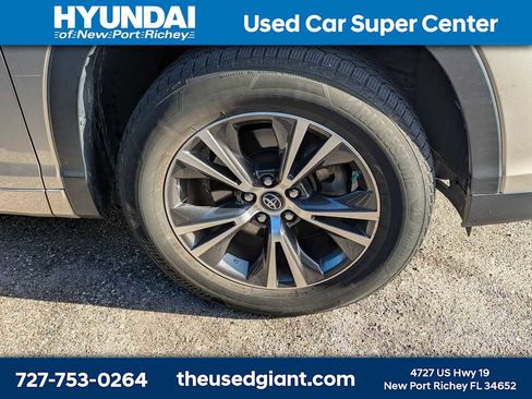 Used 2016 Toyota Highlander XLE image 6