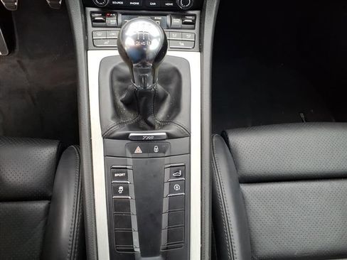 Used 2018 Porsche 718 Cayman RWD image 19
