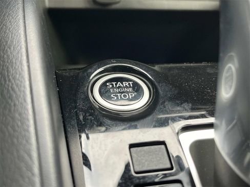 Used 2025 Nissan Versa SR w/ Trunk Package image 33