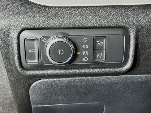 Used 2022 Ford Explorer XLT w/ Equipment Group 202A RWD image 11