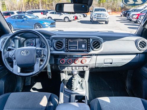 Used 2022 Toyota Tacoma TRD Off-Road image 17