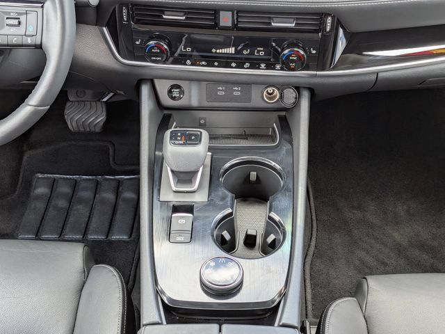 Used 2024 Nissan Rogue SL AWD/4WD image 18