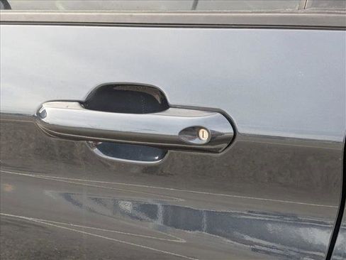 Used 2022 Ford Explorer XLT w/ Equipment Group 202A image 13