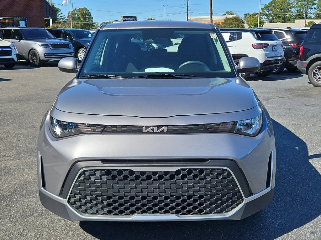Used 2025 Kia Soul LX w/ LX Technology Package FWD image 2