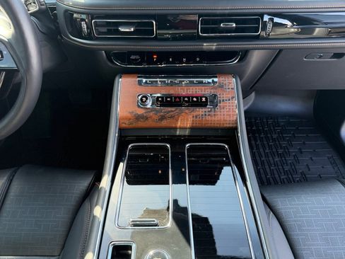 Certified 2025 Lincoln Aviator Black Label image 11