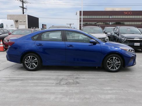 Used 2024 Kia Forte LXS FWD image 2