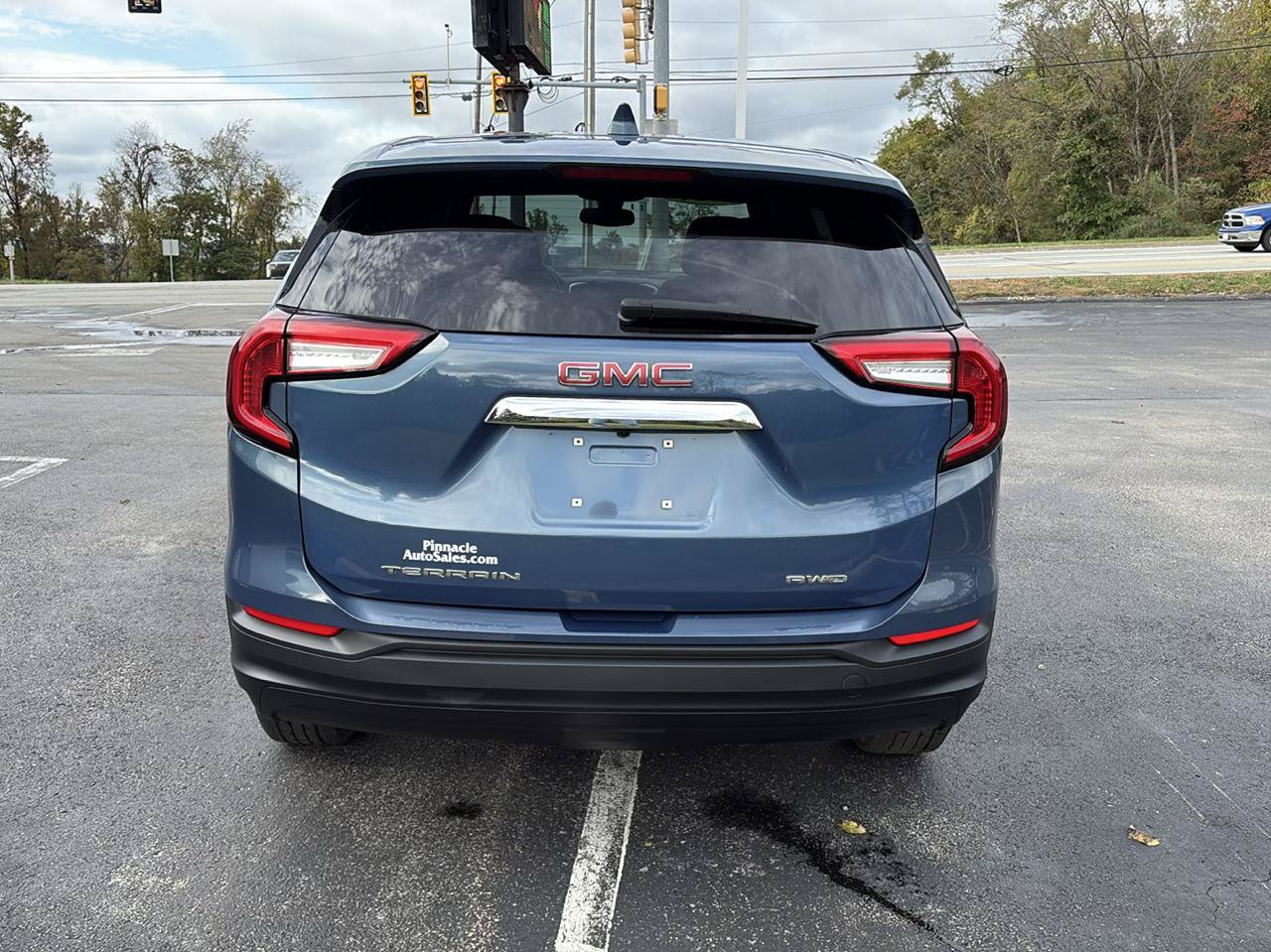 Used 2024 GMC Terrain SLE AWD/4WD image 6