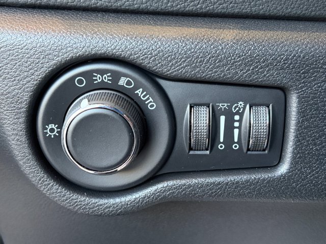 New 2027 Chrysler Pacifica Select FWD image 21