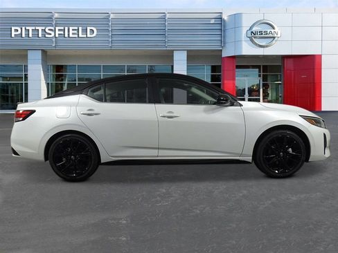 New 2025 Nissan Sentra SR w/ Midnight Edition image 2