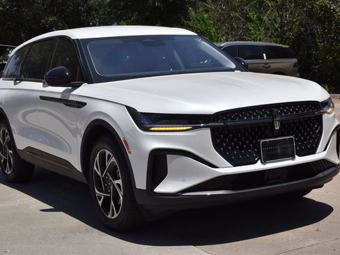 New 2026 Lincoln Nautilus Premier w/ Jet Appearance Package AWD/4WD image 3