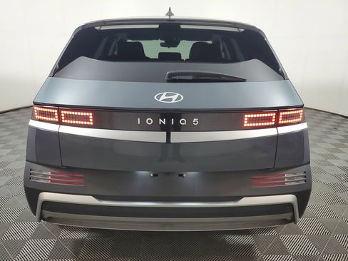Used 2025 Hyundai Ioniq 5 SE RWD image 5