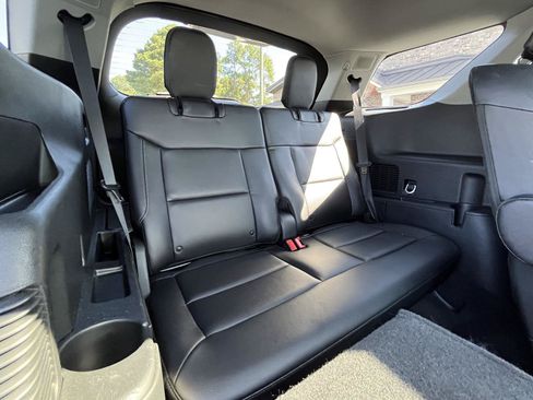 Used 2023 Ford Explorer Limited w/ Limited Technology Package RWD image 19