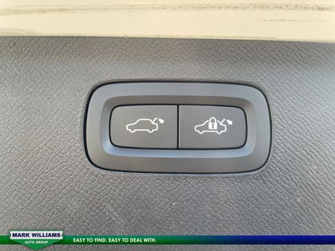 Used 2023 Volvo XC90 T8 Plus image 31