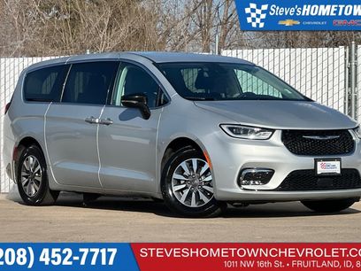 Used 2024 Chrysler Pacifica Select