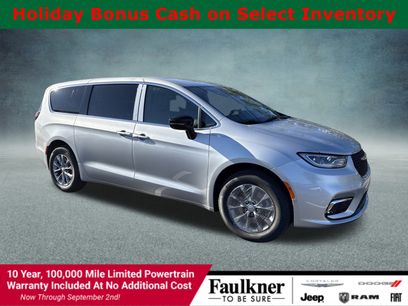 New 2026 Chrysler Pacifica Select