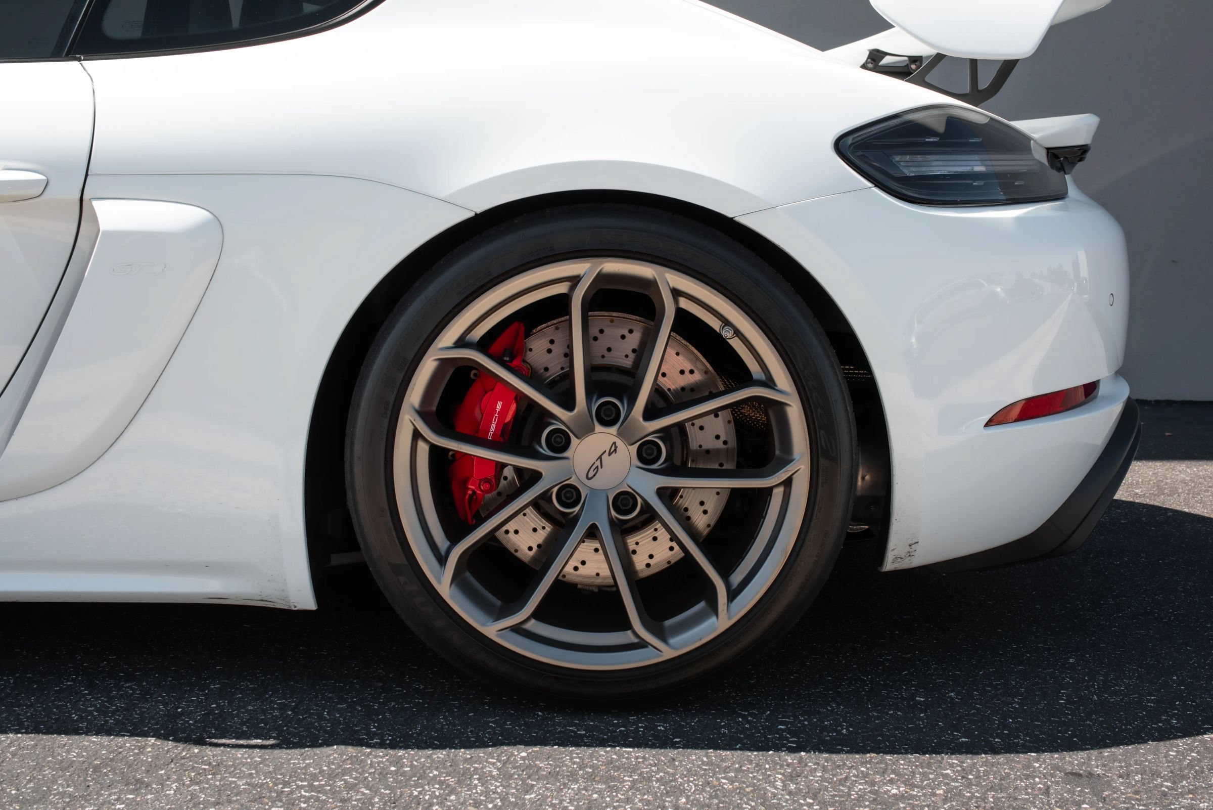 Used 2020 Porsche 718 Cayman GT4 RWD image 36