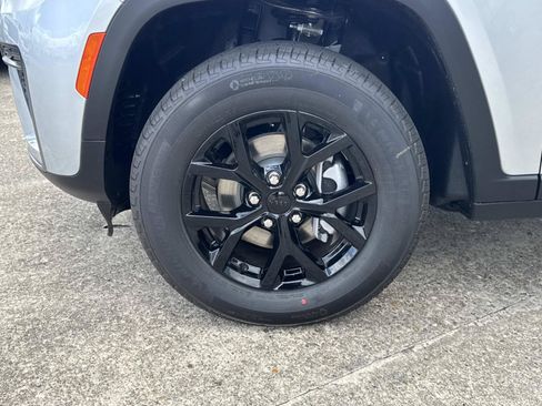 New 2026 Jeep Grand Cherokee Altitude RWD image 3