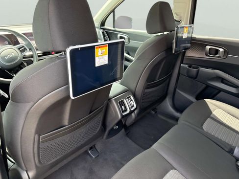 New 2025 Kia Sorento LX image 16