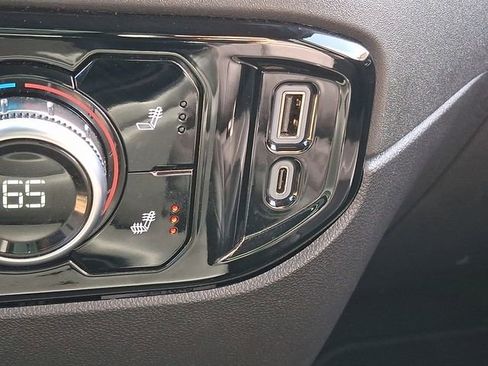 Used 2025 GMC Sierra 1500 SLT image 26