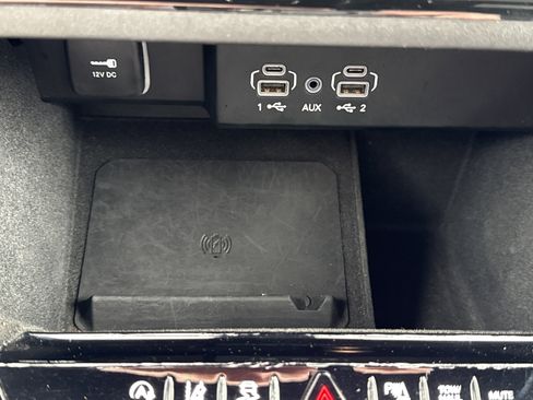 Used 2023 Jeep Wagoneer L Series III w/ Preferred Equipment Group image 26