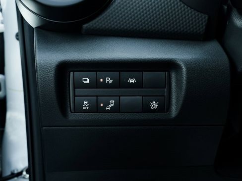 New 2025 Nissan Kicks Play S image 18