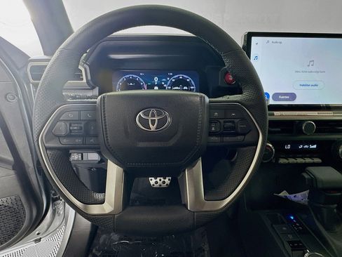 Used 2025 Toyota Tacoma TRD Sport AWD/4WD image 15
