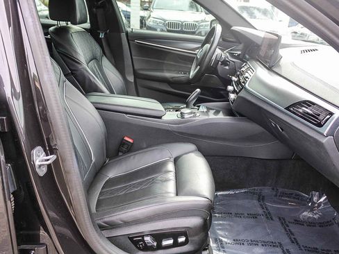 Used 2023 BMW M550i xDrive image 16